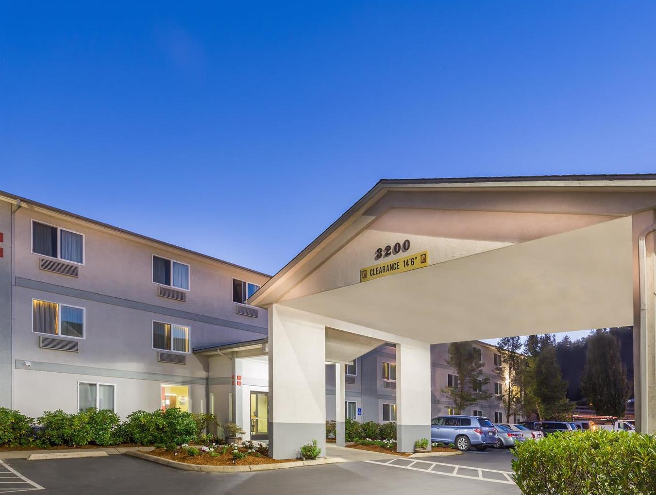 Hotel Super 8 By Wyndham Roseburg Exterior foto