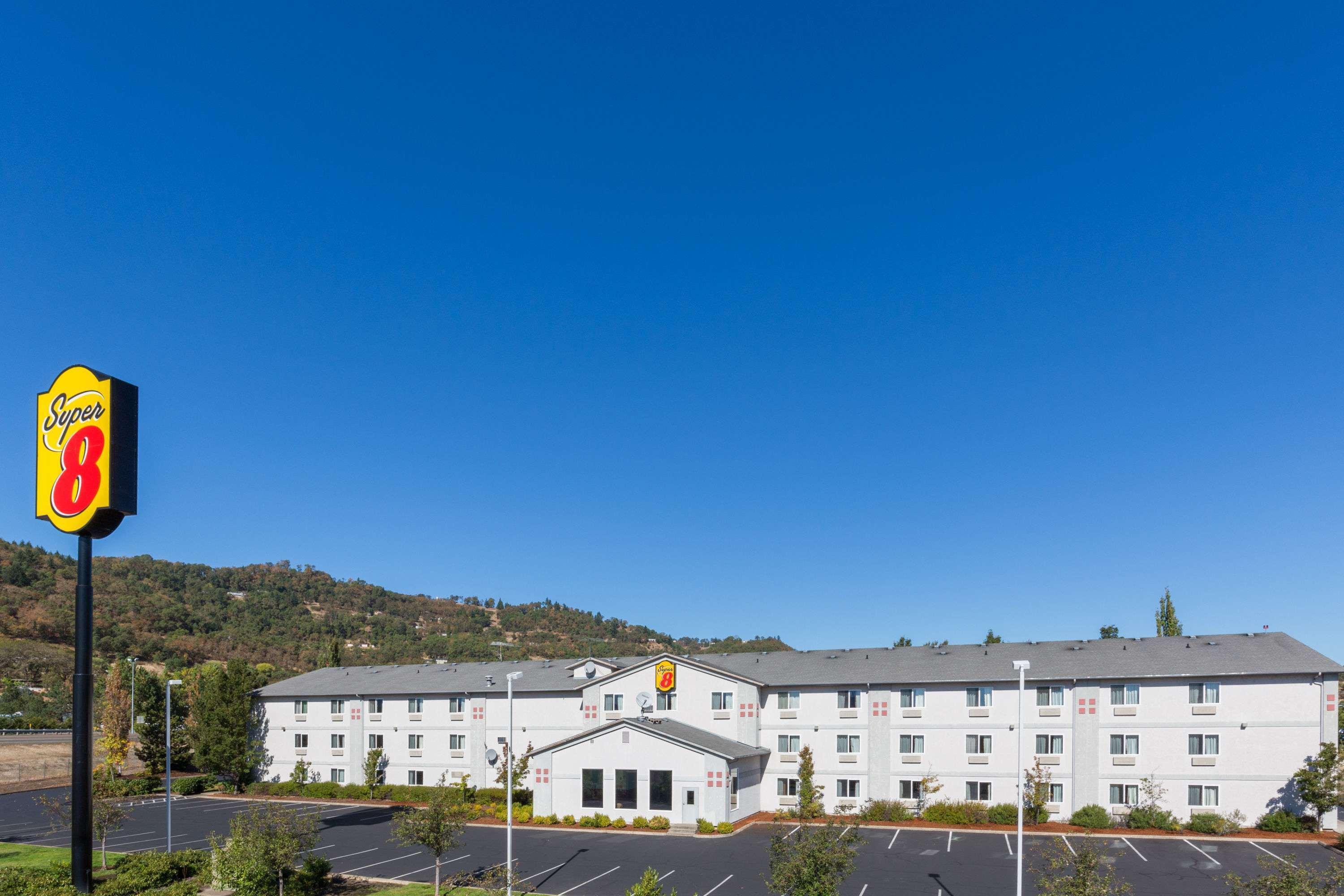 Hotel Super 8 By Wyndham Roseburg Exterior foto