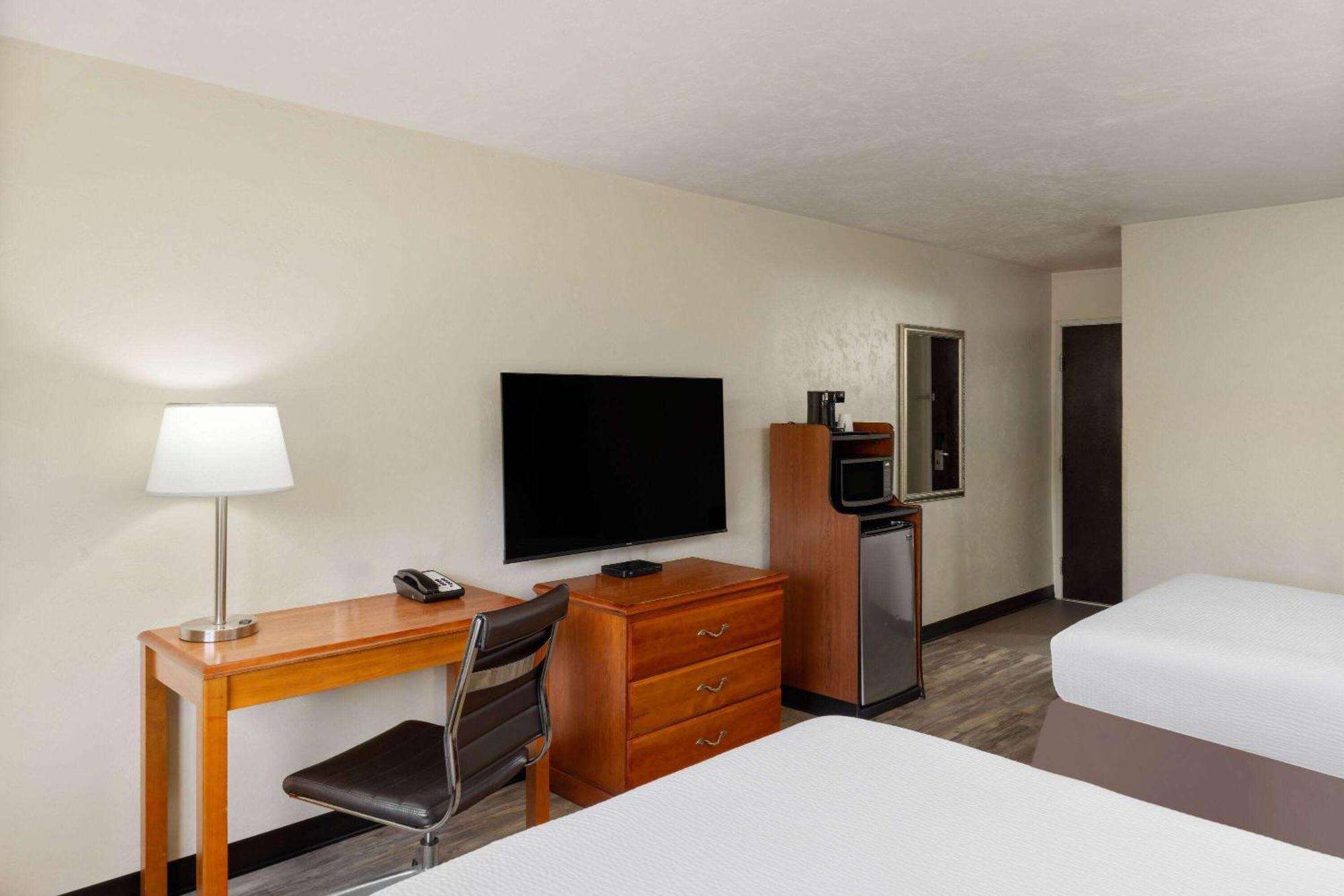 Hotel Super 8 By Wyndham Roseburg Exterior foto