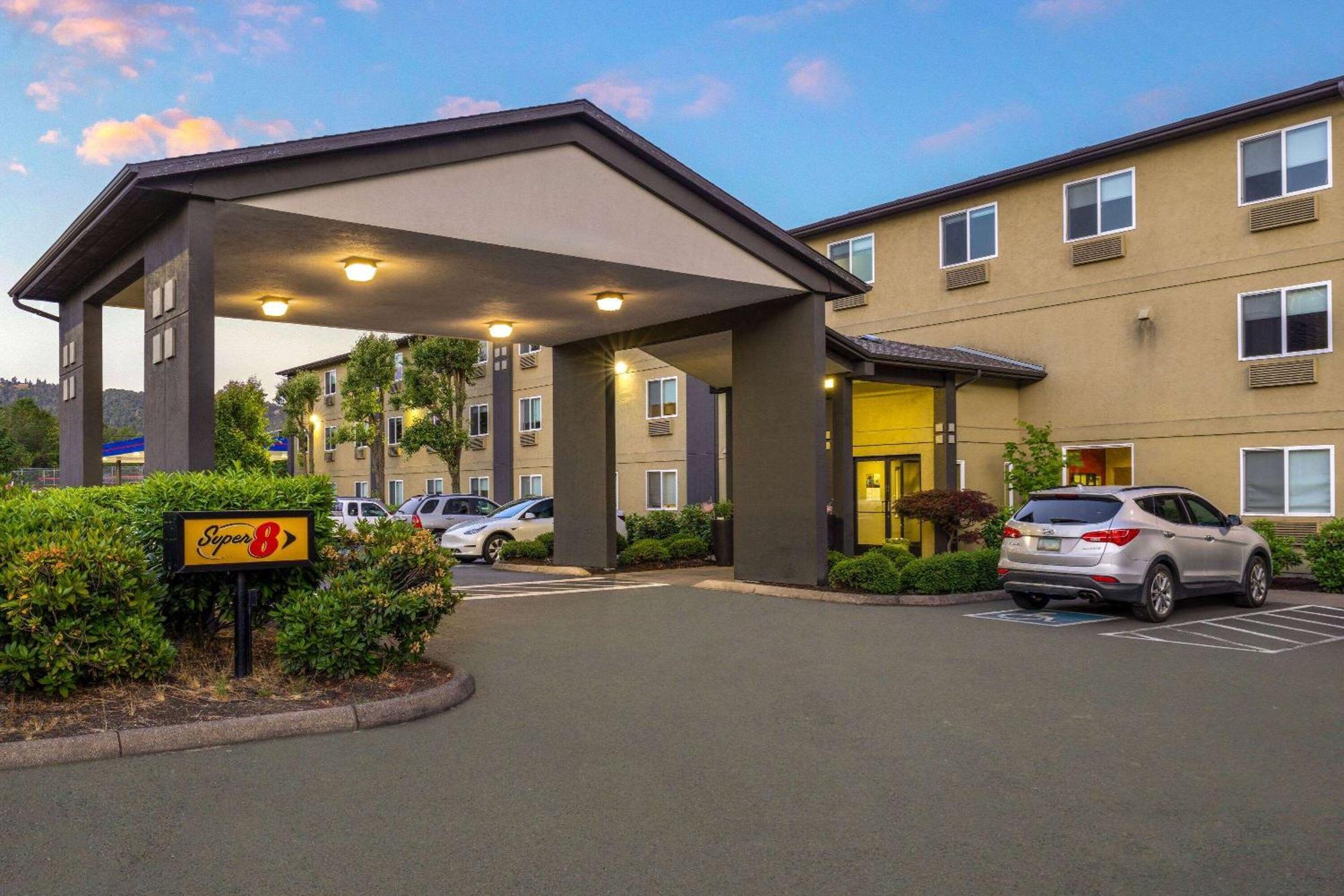 Hotel Super 8 By Wyndham Roseburg Exterior foto