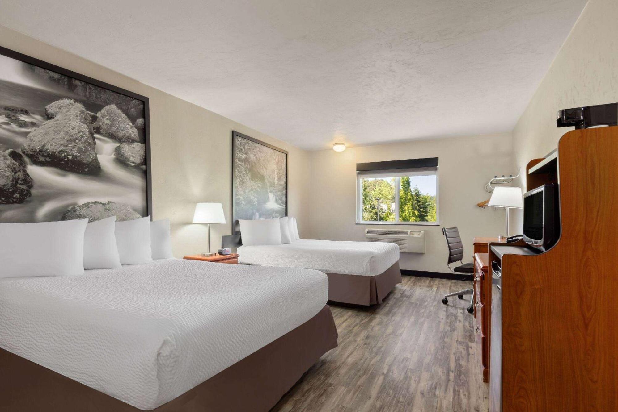 Hotel Super 8 By Wyndham Roseburg Exterior foto