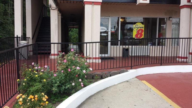 Hotel Super 8 By Wyndham Roseburg Exterior foto