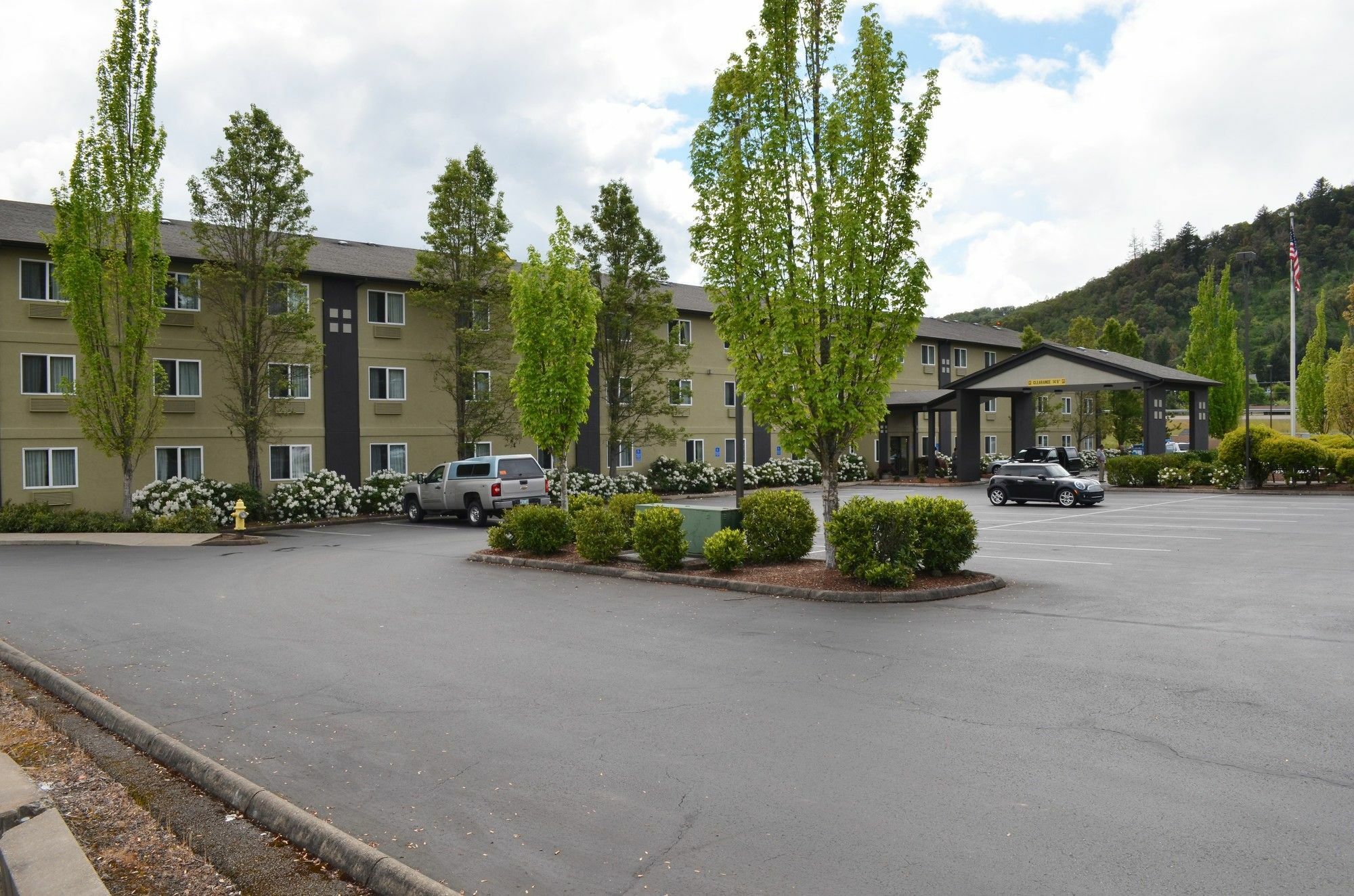 Hotel Super 8 By Wyndham Roseburg Exterior foto